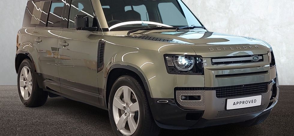 Land Rover Defender 2025