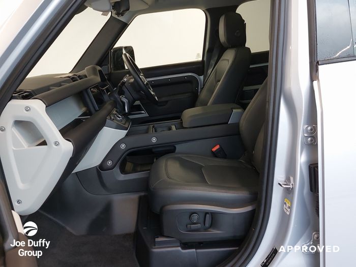 Land Rover Defender 2024