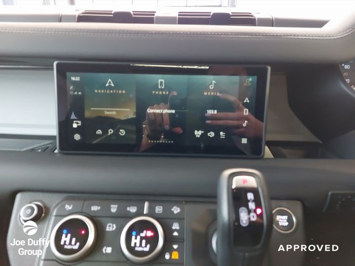 Land Rover Defender 2024