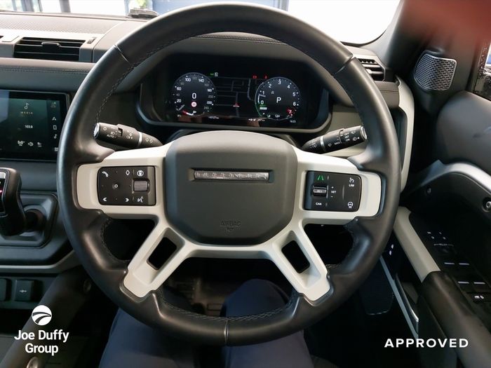 Land Rover Defender 2024