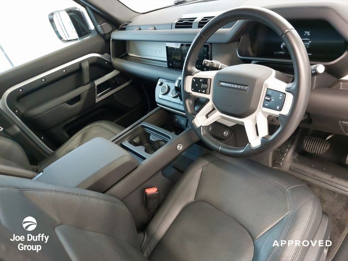 Land Rover Defender 2024