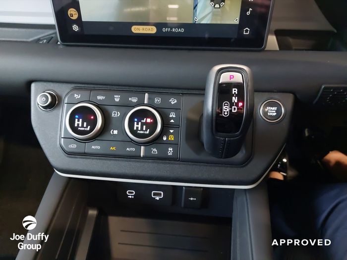 Land Rover Defender 2024