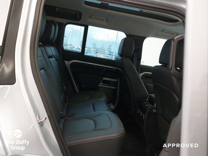 Land Rover Defender 2024