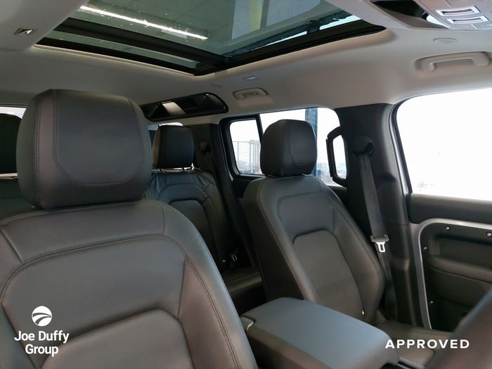 Land Rover Defender 2024
