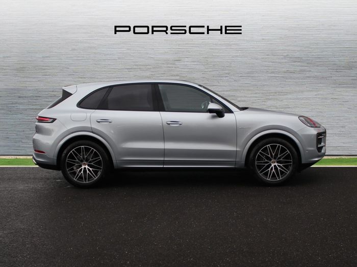 Porsche Cayenne 2025