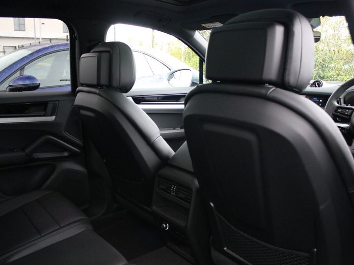 Porsche Cayenne 2025