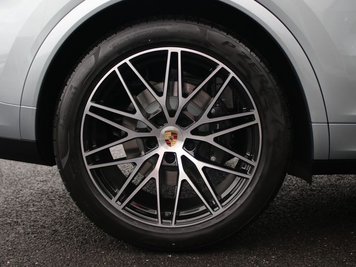 Porsche Cayenne 2025