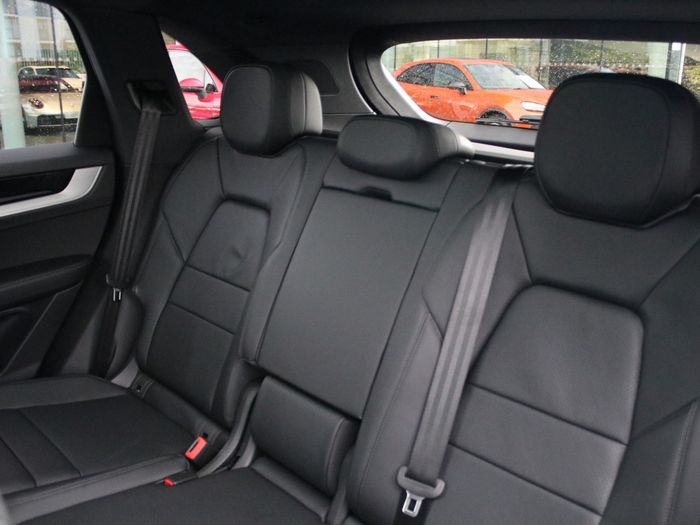 Porsche Cayenne 2025