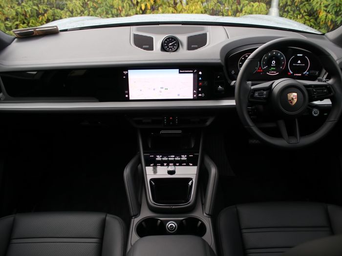 Porsche Cayenne 2025