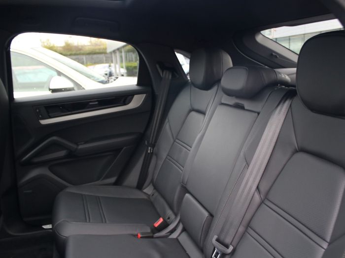 Porsche Cayenne 2025