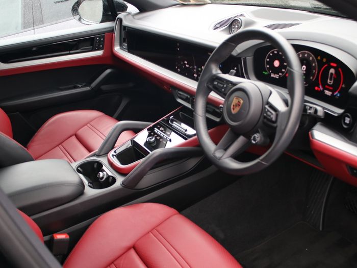 Porsche Cayenne 2025