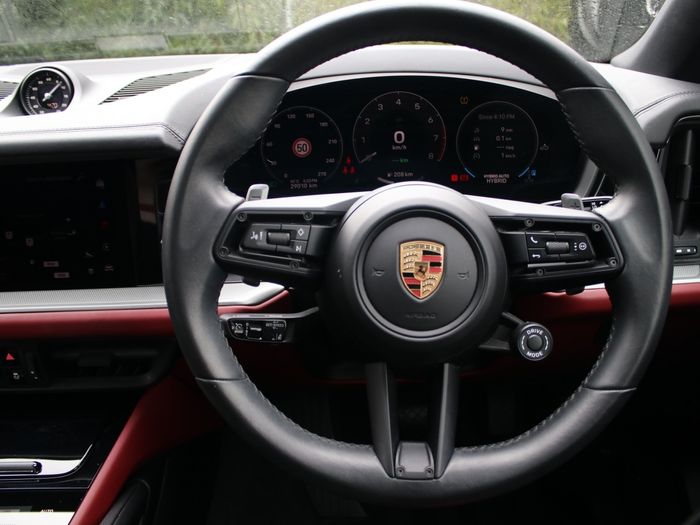 Porsche Cayenne 2025