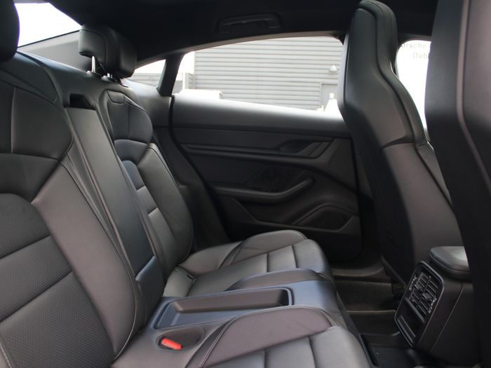 Porsche Taycan 2023