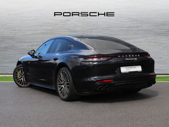 Porsche Panamera 2021