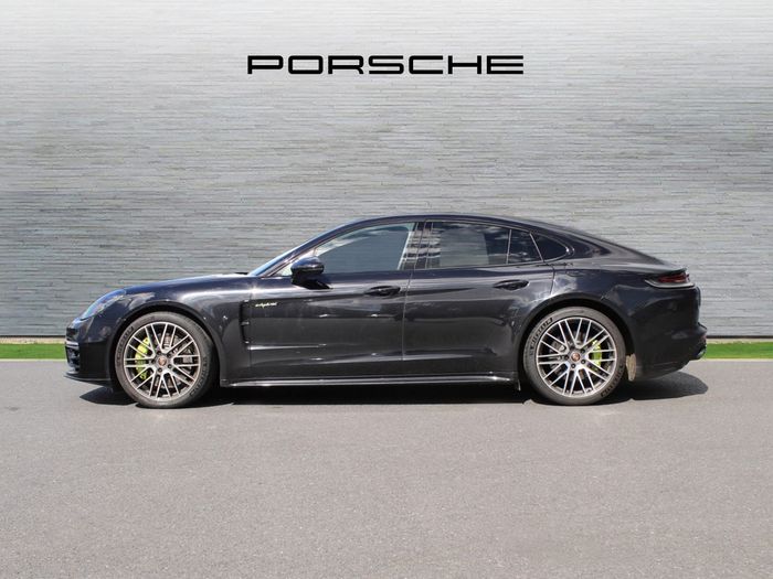 Porsche Panamera 2021