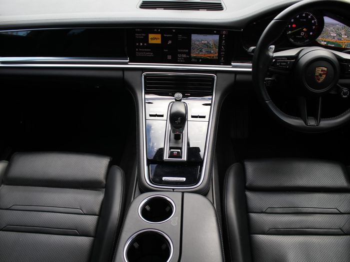 Porsche Panamera 2021