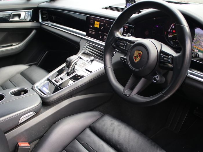 Porsche Panamera 2021