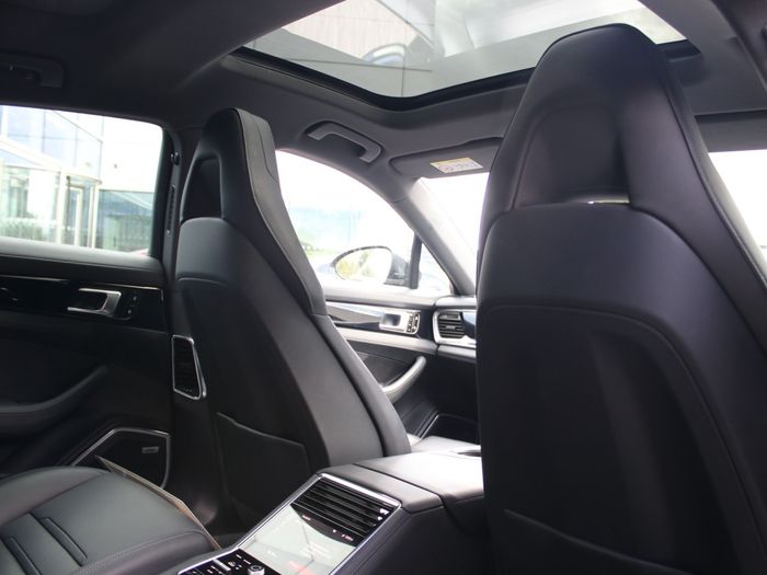 Porsche Panamera 2021