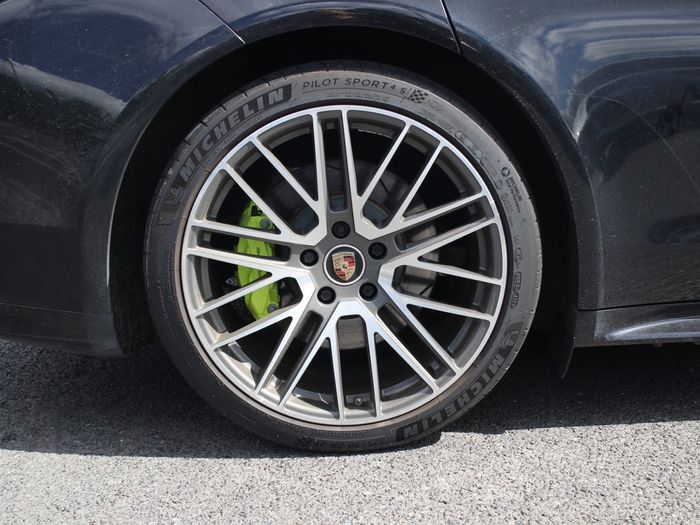 Porsche Panamera 2021