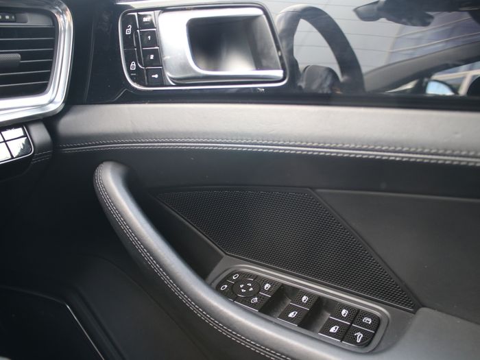 Porsche Panamera 2021