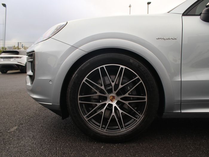 Porsche Cayenne 2025