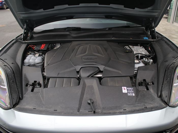 Porsche Cayenne 2025