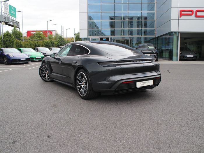 Porsche Taycan 2022