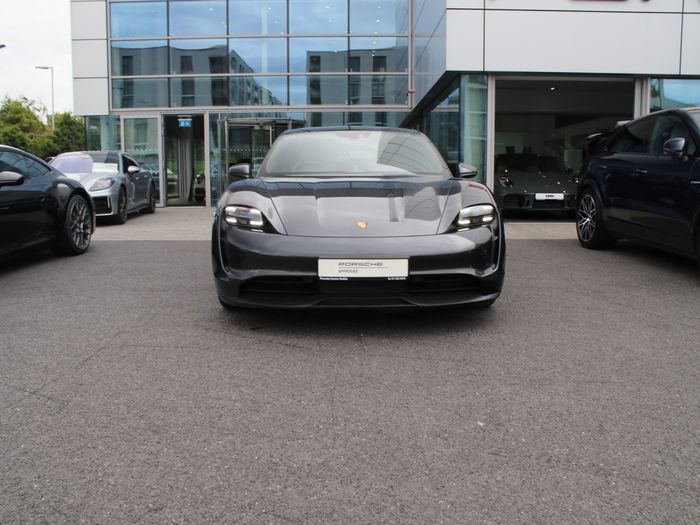 Porsche Taycan 2022