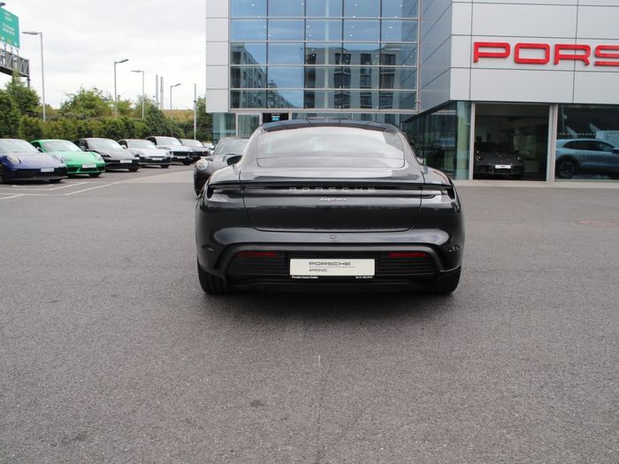 Porsche Taycan 2022