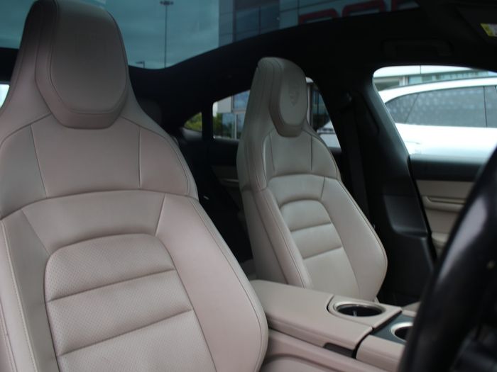 Porsche Taycan 2022