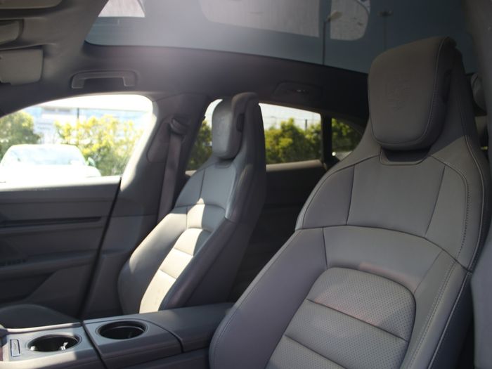 Porsche Taycan 2023