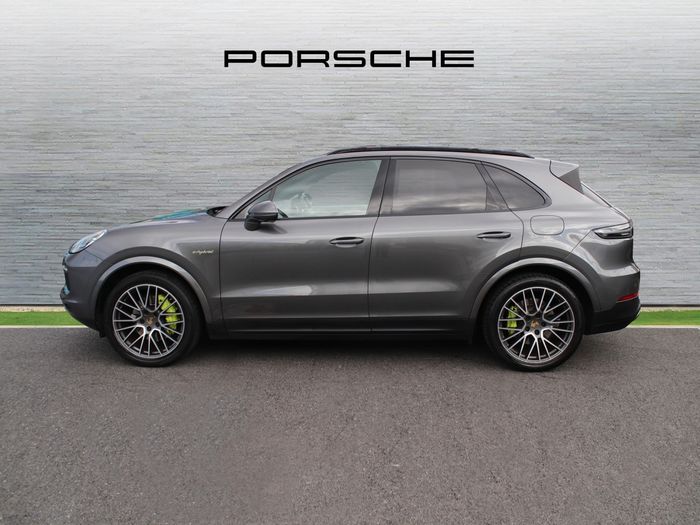 Porsche Cayenne 2021