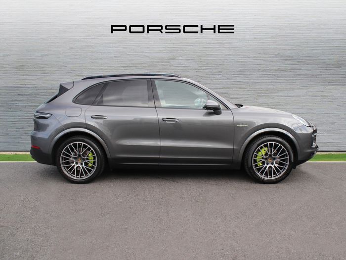 Porsche Cayenne 2021
