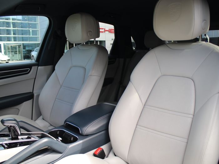 Porsche Cayenne 2021