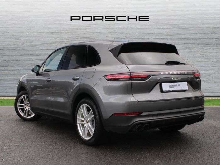 Porsche Cayenne 2022
