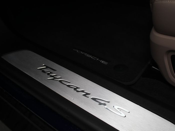 Porsche Taycan 2024