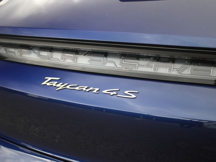Porsche Taycan 2024