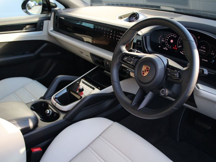 Porsche Cayenne 2025