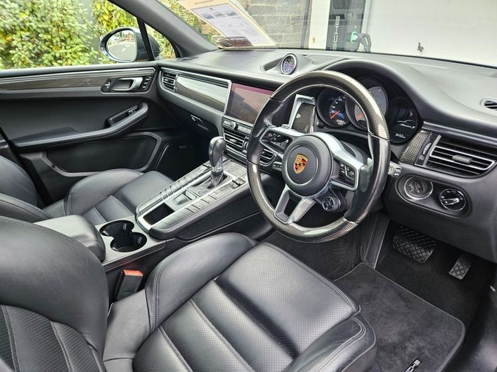 Porsche Macan 2021