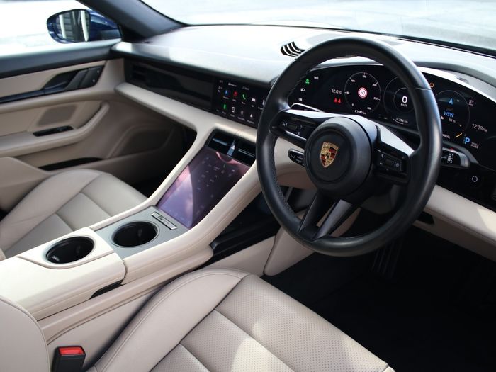 Porsche Taycan 2023