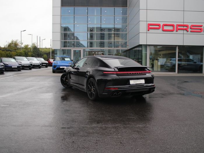 Porsche Panamera 2025