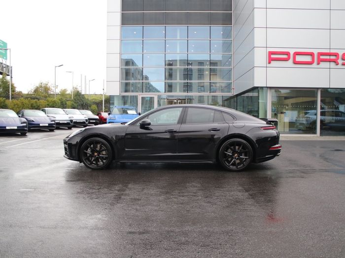Porsche Panamera 2025