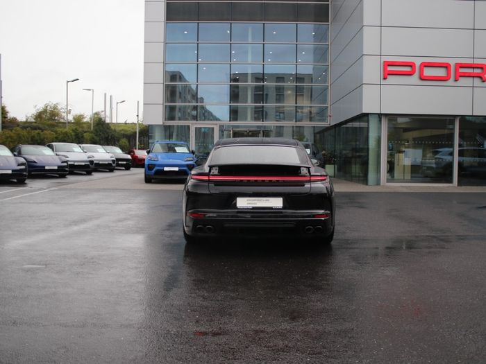 Porsche Panamera 2025