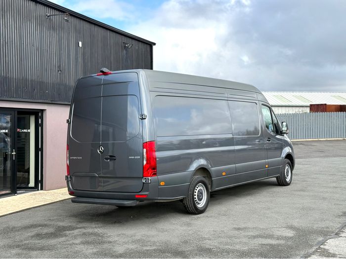 Mercedes-Benz Sprinter 2025