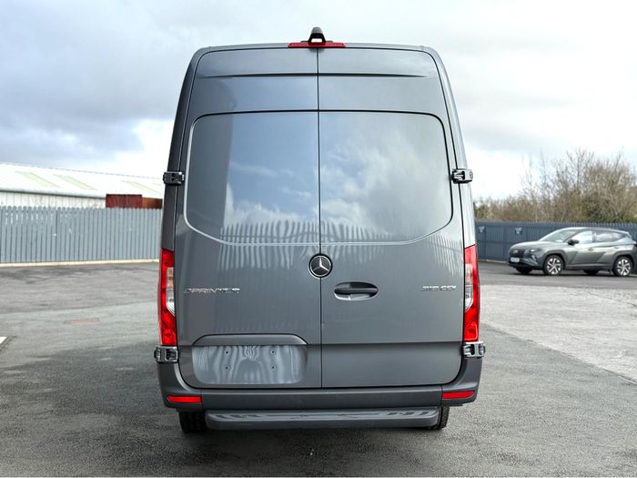 Mercedes-Benz Sprinter 2025