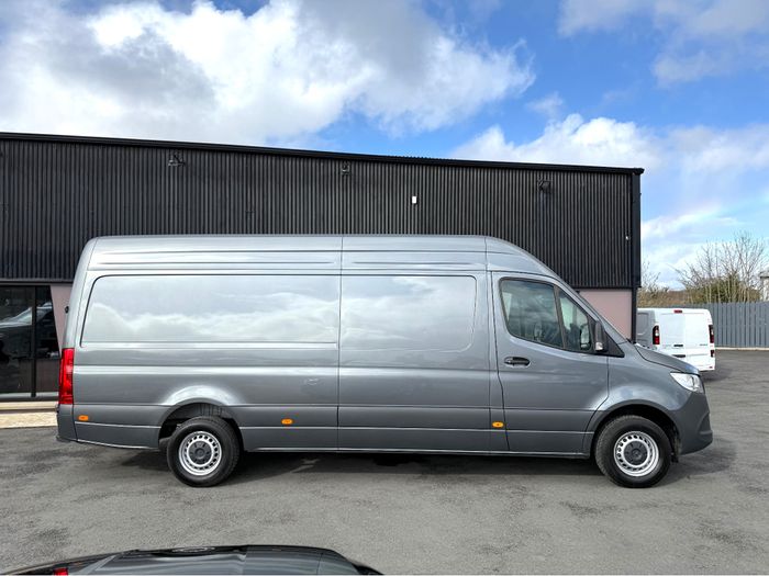 Mercedes-Benz Sprinter 2025