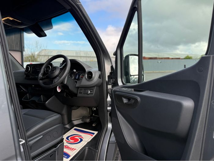 Mercedes-Benz Sprinter 2025