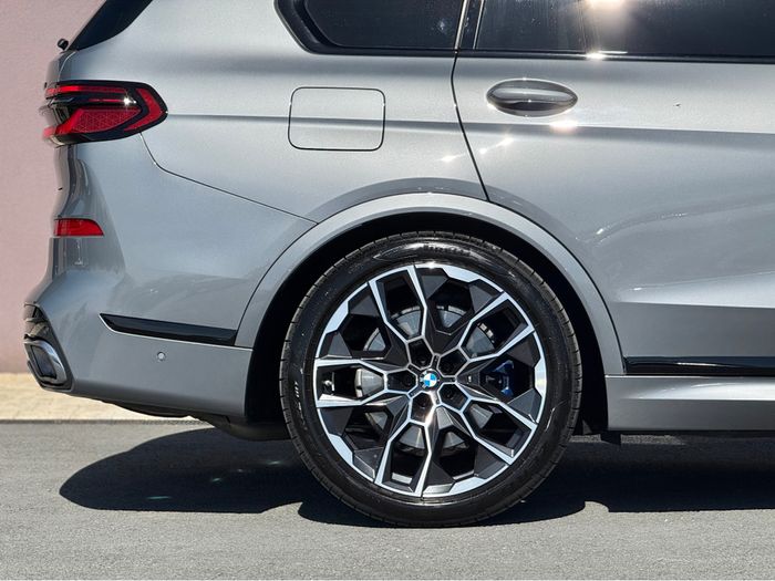 BMW X7 2025
