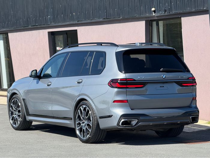 BMW X7 2025