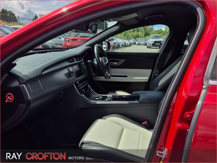 Jaguar XF 2016